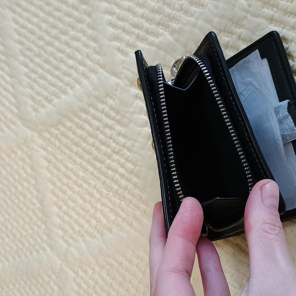 ๐ Coach Black Leather Wallet with Gold and Silver Rivets - Picture 4 of 13